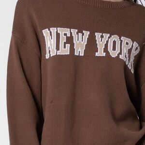 Brown 'New York' Sweater long sleeve from Beige Botany